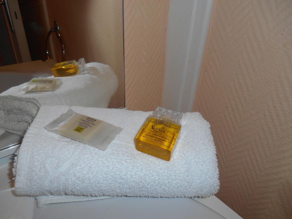 Hotel Des Bains Saint-Jean-le-Thomas Kamer foto